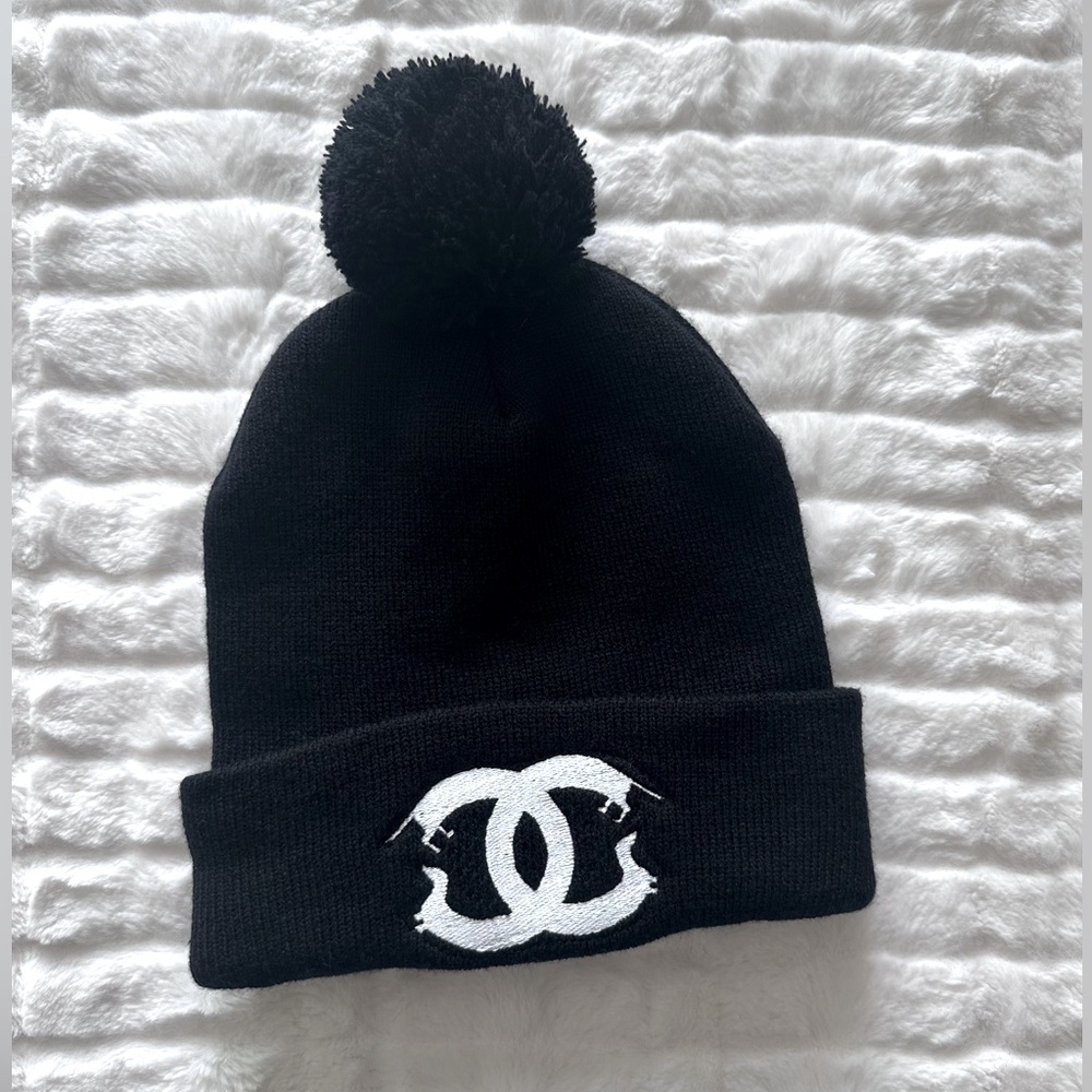 Minimalist Black Knit Beanie | Unisex | Soft Ribbed